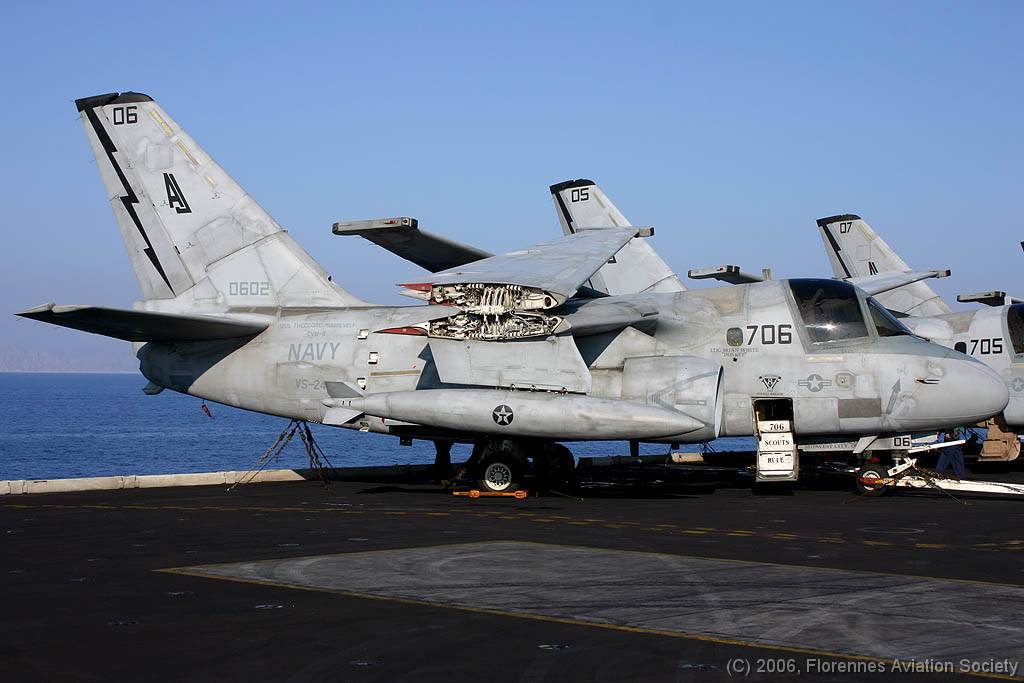 12 CVN71060221 S-3B 160602 AJ-706 DK 01 S-3B 160602/AJ-706 of VS-24 - USS Theodore Roosevelt, 21 February 2006 (C) Didier Kories